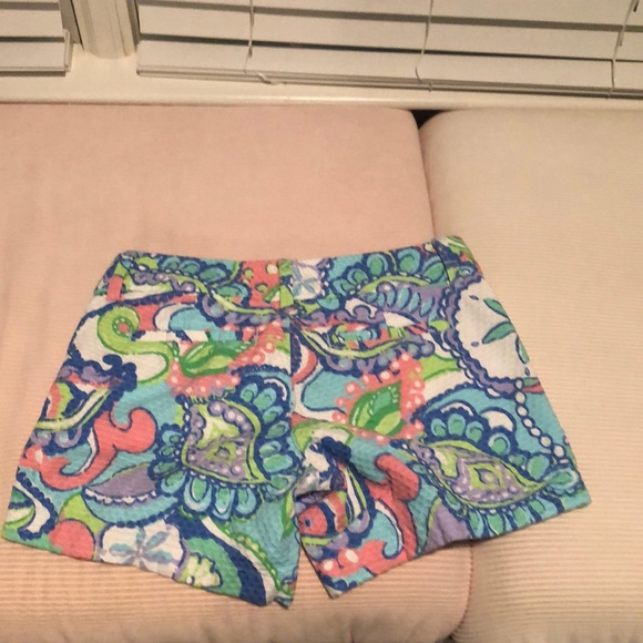 Lily Pulitzer patterned shorts! - Picture 2 of 4